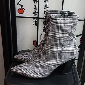 New Jeffrey Campbell Sport Black & White Plaid Pointed Toe Block Heel Boots